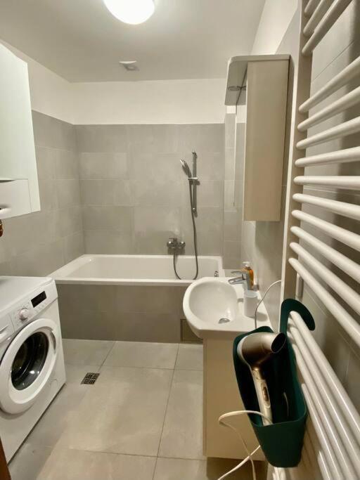 Spacious 2Br Apartment 6Min From Prague Castle! Экстерьер фото