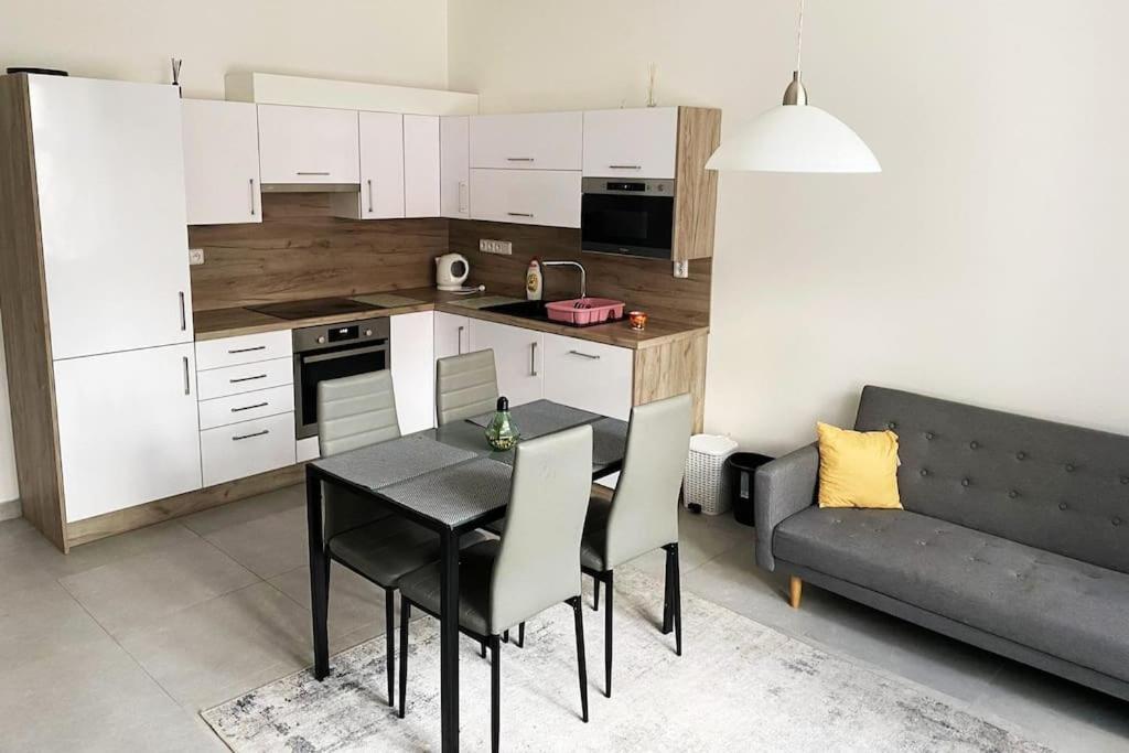 Spacious 2Br Apartment 6Min From Prague Castle! Экстерьер фото